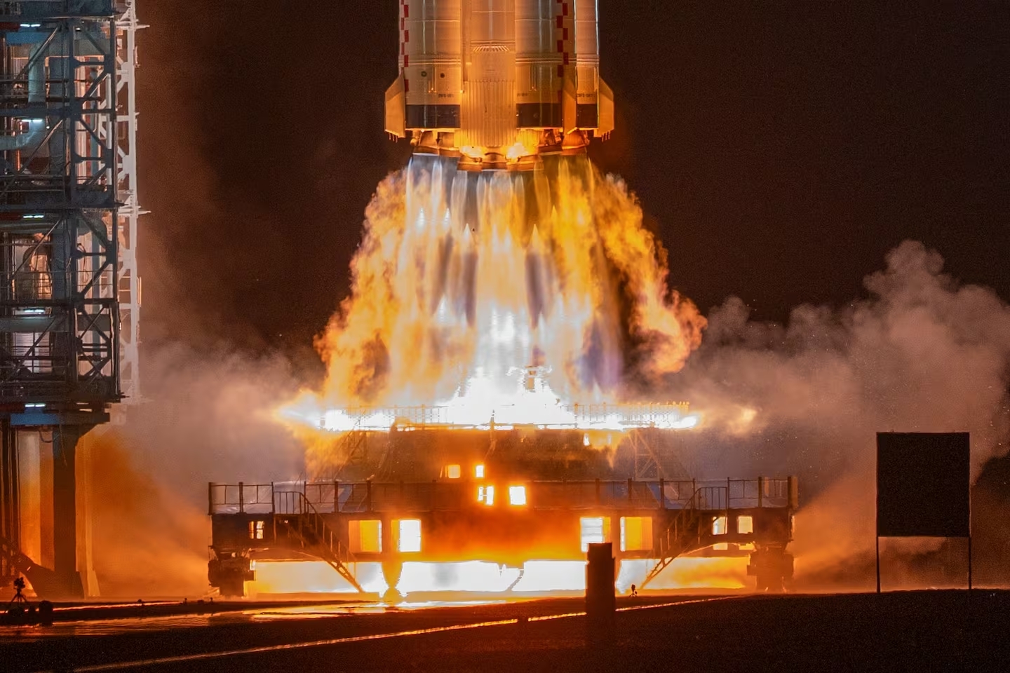 la-mision-tripulada-shenzhou-23-despega-del-centro-de-lanzamiento-de-satelites-de-jiuquan-foto-apng-