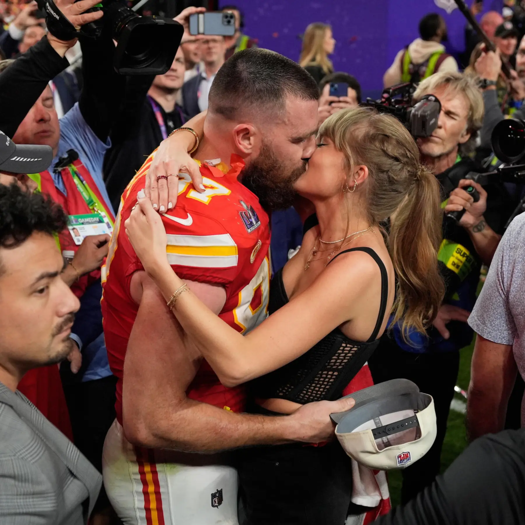 TAYLOR_SWIFT-TRAVIS_KELCE-CRONOLOG205A_394_8