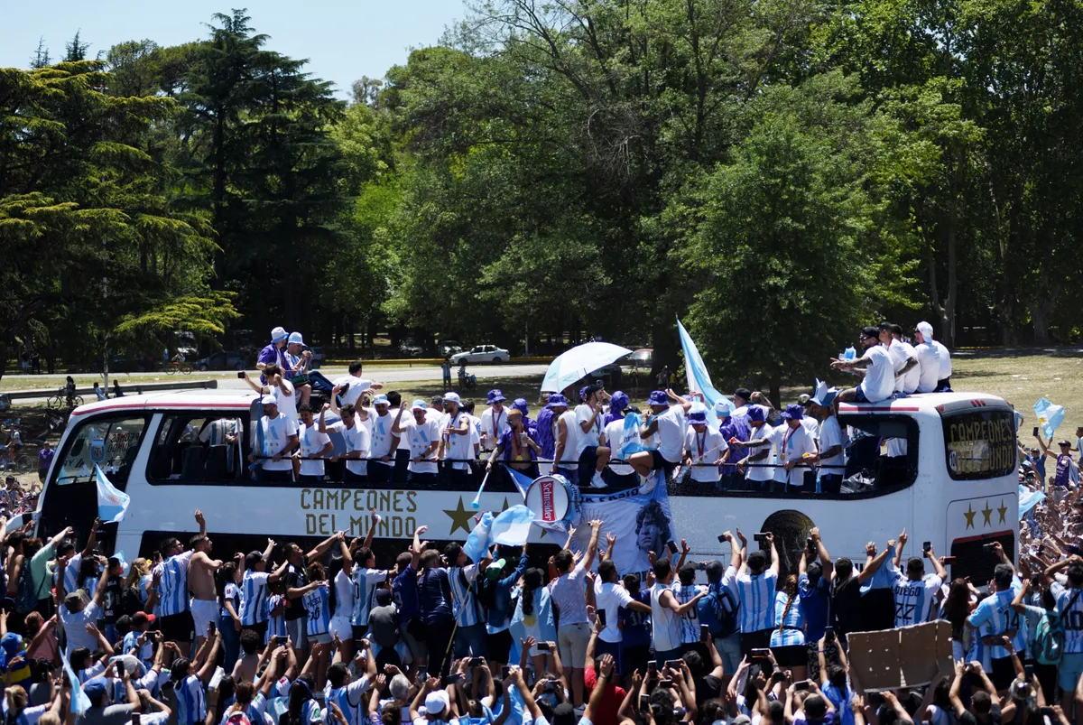 festejos-argentina-campeon-colectivo-jugadores-4