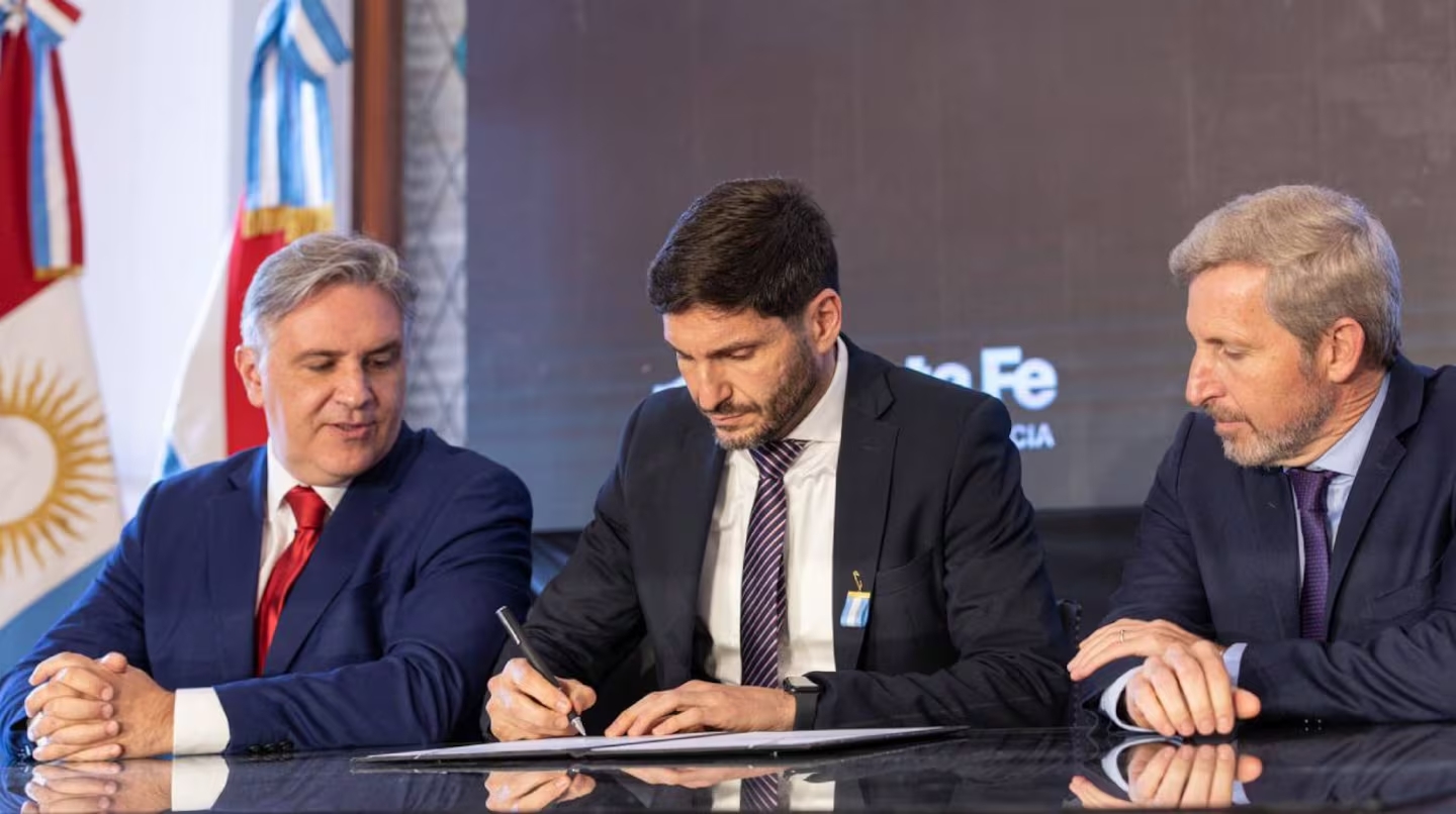 los-gobernadores-de-cordoba-martin-llaryora-de-santa-fe-maximiliano-pullaro-y-de-entre-rios-rogelio-