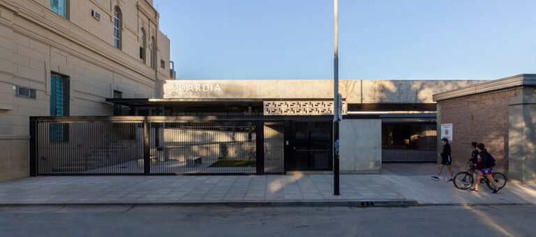 metalocus_nueva-guardia-hospital-cullen_ph-ramiro-sosa_01_p_0