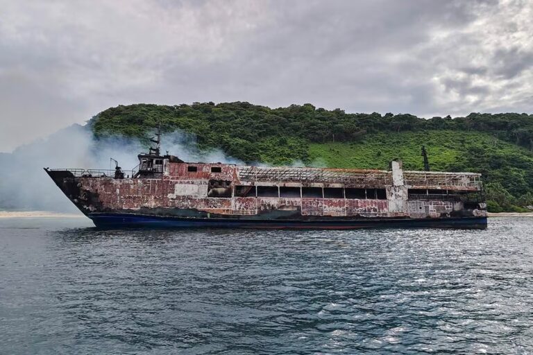 asi-quedo-el-ferry-tras-el-fuego-foto-afpguarda-costera-de-filipinas-SIYJIMDQCVBULLT57LFMD7MHGU