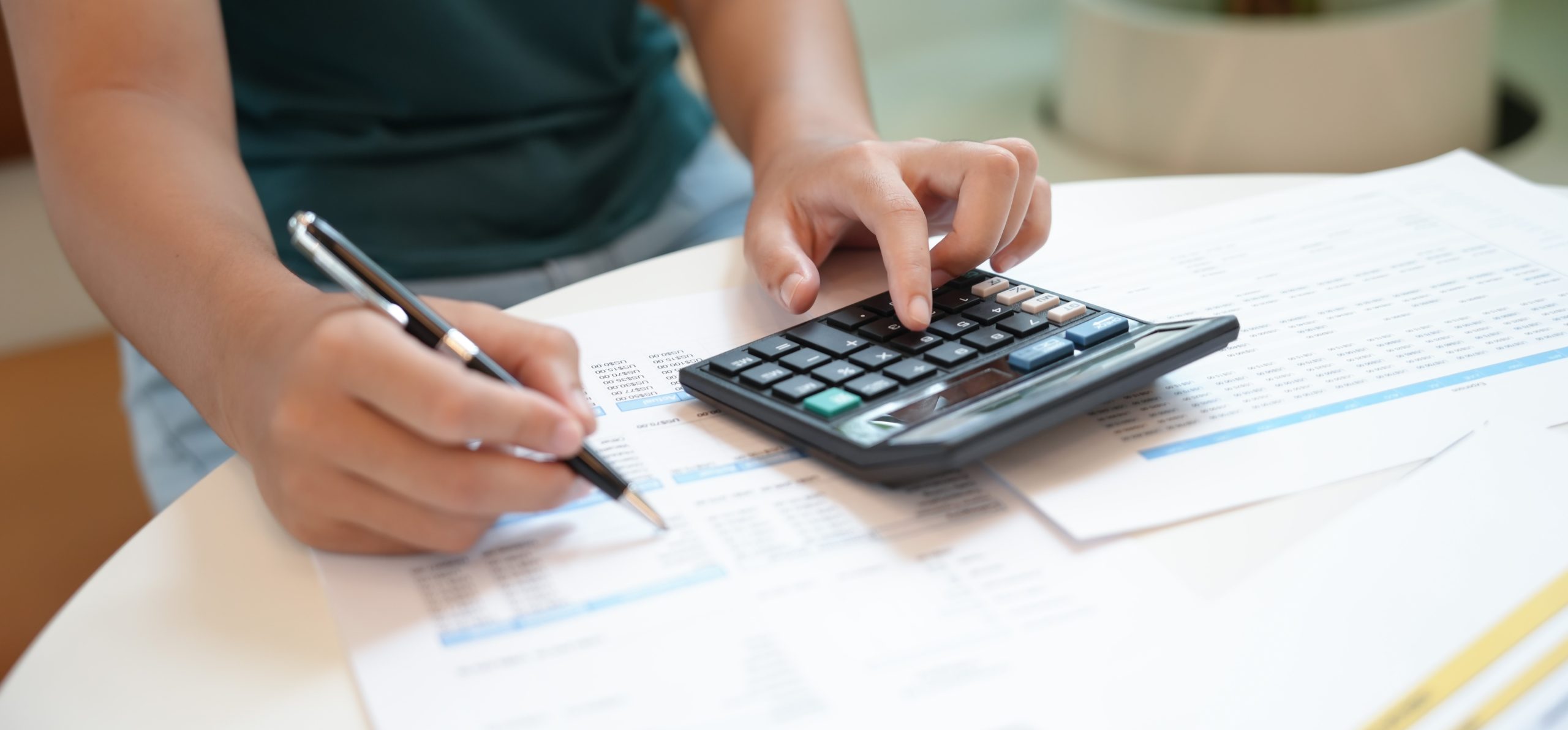 businesswoman-accountant-analyzing-investment-charts-invoice-pressing-calculator-buttons-documents-accounting-bookkeeper-clerk-bank-advisor-auditor-concept-scaled
